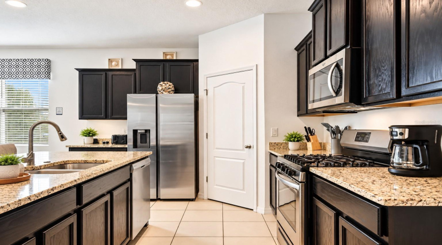 Davenport, Florida 33837, 7 Bedroom Bedrooms, ,5 Bathroombathrooms,Residential,For Sale,Broad Oak,0,Mfrs5160040