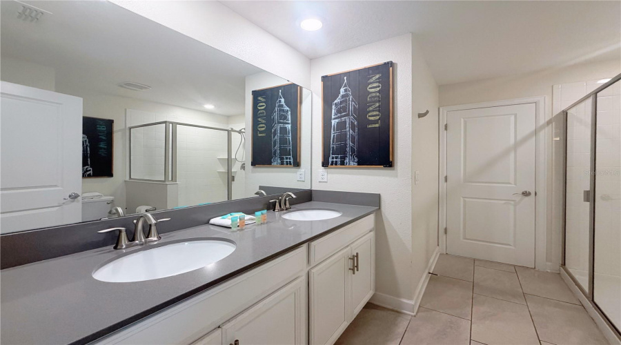 Kissimmee, Florida 34746, 8 Bedroom Bedrooms, ,5 Bathroombathrooms,Residential,For Sale,Target,0,Mfro6453027