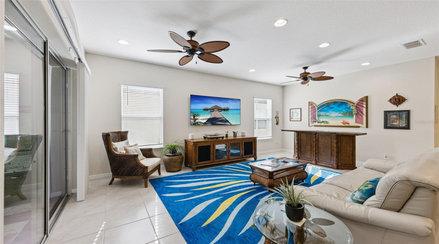 Kissimmee, Florida 34747, 3 Bedroom Bedrooms, ,2 Bathroombathrooms,Residential,For Sale,Four Seasons,0,Mfro6452131