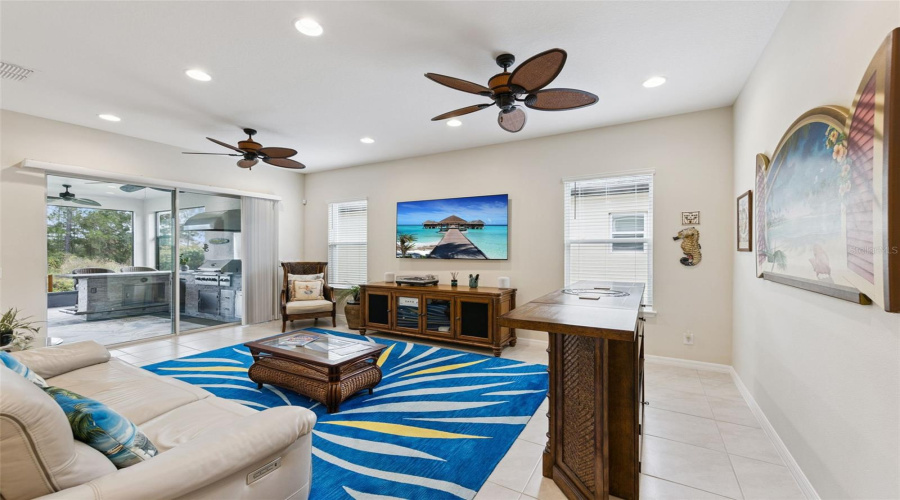 Kissimmee, Florida 34747, 3 Bedroom Bedrooms, ,2 Bathroombathrooms,Residential,For Sale,Four Seasons,0,Mfro6452131
