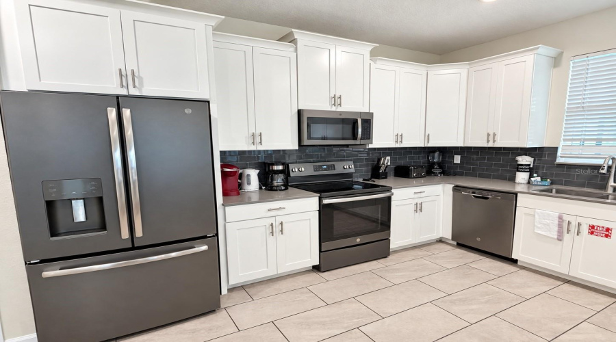 Kissimmee, Florida 34746, 7 Bedroom Bedrooms, ,6 Bathroombathrooms,Residential,For Sale,Target,0,Mfro6452236