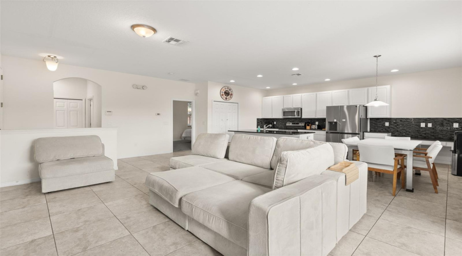 Kissimmee, Florida 34746, 4 Bedroom Bedrooms, ,3 Bathroombathrooms,Residential,For Sale,Las Fuentes,0,Mfro6443978