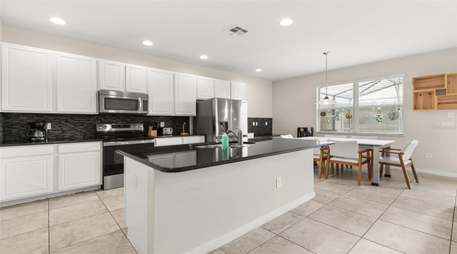 Kissimmee, Florida 34746, 4 Bedroom Bedrooms, ,3 Bathroombathrooms,Residential,For Sale,Las Fuentes,0,Mfro6443978