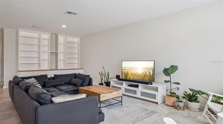 Kissimmee, Florida 34746, 3 Bedroom Bedrooms, ,2 Bathroombathrooms,Residential,For Sale,Sentence,0,Mfro6436064