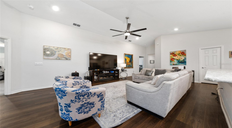 Davenport, Florida 33837, 4 Bedroom Bedrooms, ,2 Bathroombathrooms,Residential,For Sale,Eucalyptus,0,Mfrs5159303