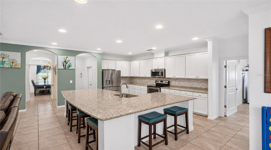 Kissimmee, Florida 34746, 6 Bedroom Bedrooms, ,4 Bathroombathrooms,Residential,For Sale,Shoreside,0,Mfro6453297