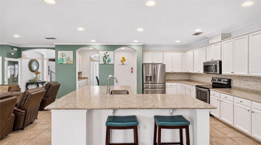 Kissimmee, Florida 34746, 6 Bedroom Bedrooms, ,4 Bathroombathrooms,Residential,For Sale,Shoreside,0,Mfro6453297