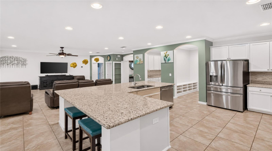 Kissimmee, Florida 34746, 6 Bedroom Bedrooms, ,4 Bathroombathrooms,Residential,For Sale,Shoreside,0,Mfro6453297