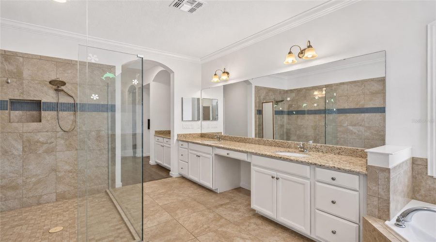 Kissimmee, Florida 34746, 6 Bedroom Bedrooms, ,4 Bathroombathrooms,Residential,For Sale,Shoreside,0,Mfro6453297