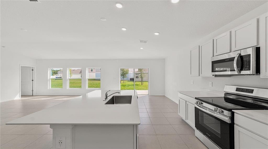 Kissimmee, Florida 34746, 4 Bedroom Bedrooms, ,2 Bathroombathrooms,Residential,For Sale,Golden Knight,0,Mfro6453134