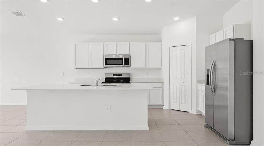 Kissimmee, Florida 34746, 4 Bedroom Bedrooms, ,2 Bathroombathrooms,Residential,For Sale,Golden Knight,0,Mfro6453134