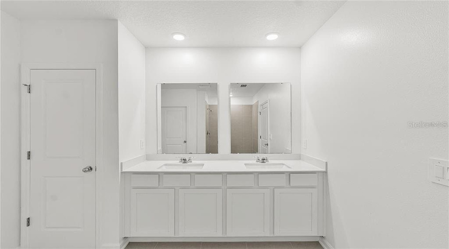 Kissimmee, Florida 34746, 4 Bedroom Bedrooms, ,2 Bathroombathrooms,Residential,For Sale,Golden Knight,0,Mfro6453134
