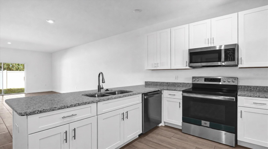 Davenport, Florida 33896, 4 Bedroom Bedrooms, ,4 Bathroombathrooms,Residential,For Sale,Lake Shore,0,Mfro6453125