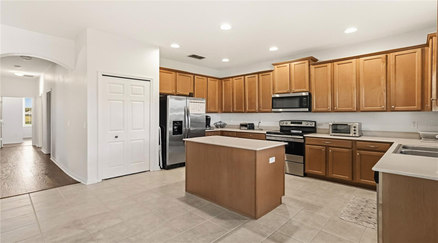 Orlando, Florida 32836, 4 Bedroom Bedrooms, ,3 Bathroombathrooms,Residential,For Sale,Sheltering Pine,0,Mfro6454071