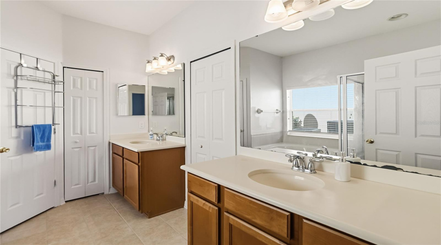 Orlando, Florida 32836, 4 Bedroom Bedrooms, ,3 Bathroombathrooms,Residential,For Sale,Sheltering Pine,0,Mfro6454071