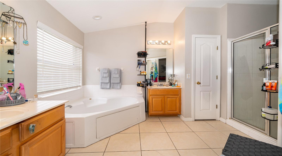 Kissimmee, Florida 34746, 4 Bedroom Bedrooms, ,2 Bathroombathrooms,Residential,For Sale,Grasmere View,0,Mfro6453883