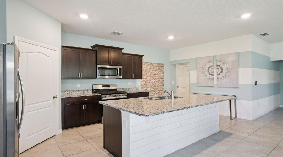 Davenport, Florida 33837, 7 Bedroom Bedrooms, ,5 Bathroombathrooms,Residential,For Sale,Oakmoss,0,Mfro6452530