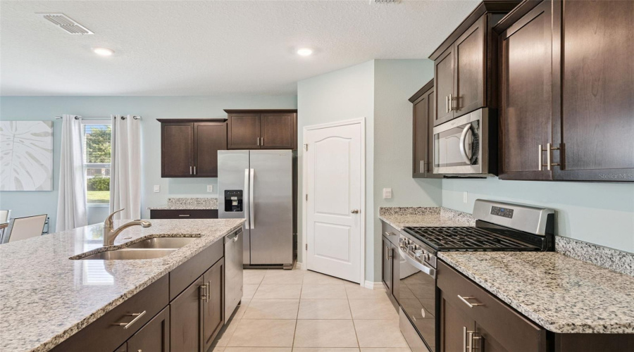 Davenport, Florida 33837, 7 Bedroom Bedrooms, ,5 Bathroombathrooms,Residential,For Sale,Oakmoss,0,Mfro6452530