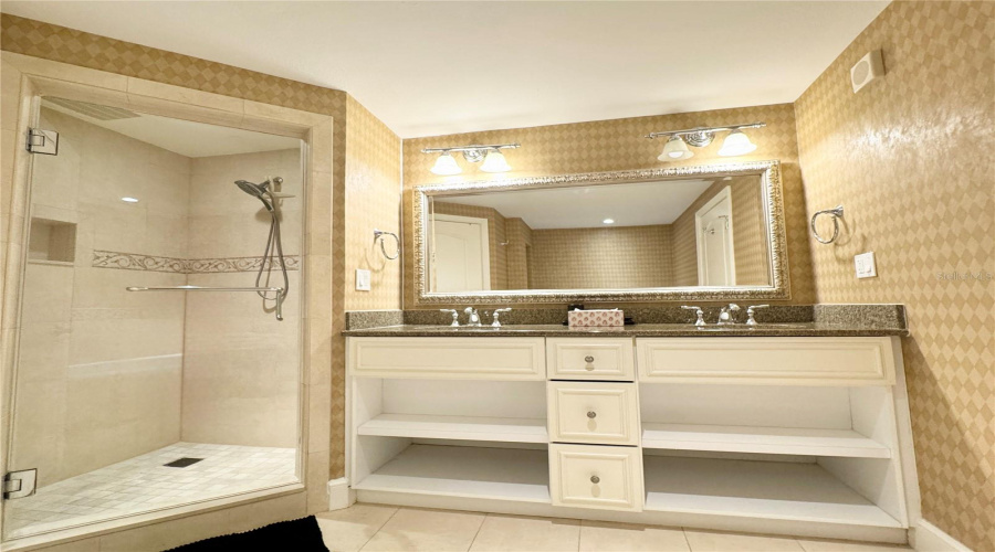 Kissimmee, Florida 34747, 1 Bedroom Bedrooms, ,1 Bathroombathrooms,Residential,For Sale,Gathering,0,Mfrs5160022